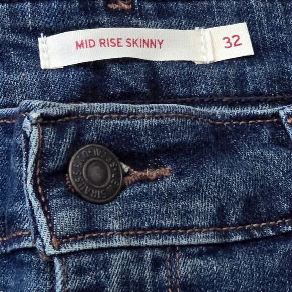 NWT, Levi's Women’s Distressed Mid Rise Skinny Jeans, Size 32/30 - Picture 4 of 9